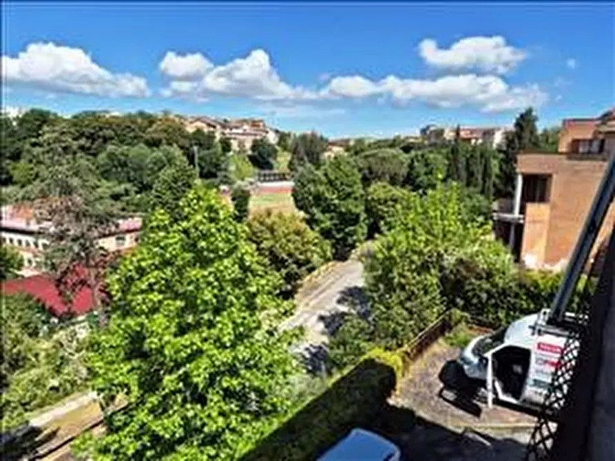 Immagine 10 di Appartamento in vendita  a Siena