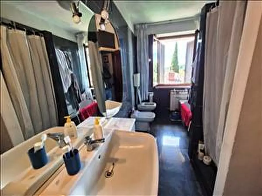 Immagine 13 di Appartamento in vendita  a Siena