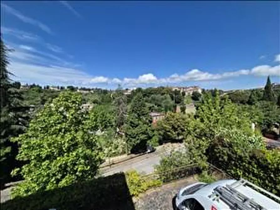 Immagine 2 di Appartamento in vendita  a Siena