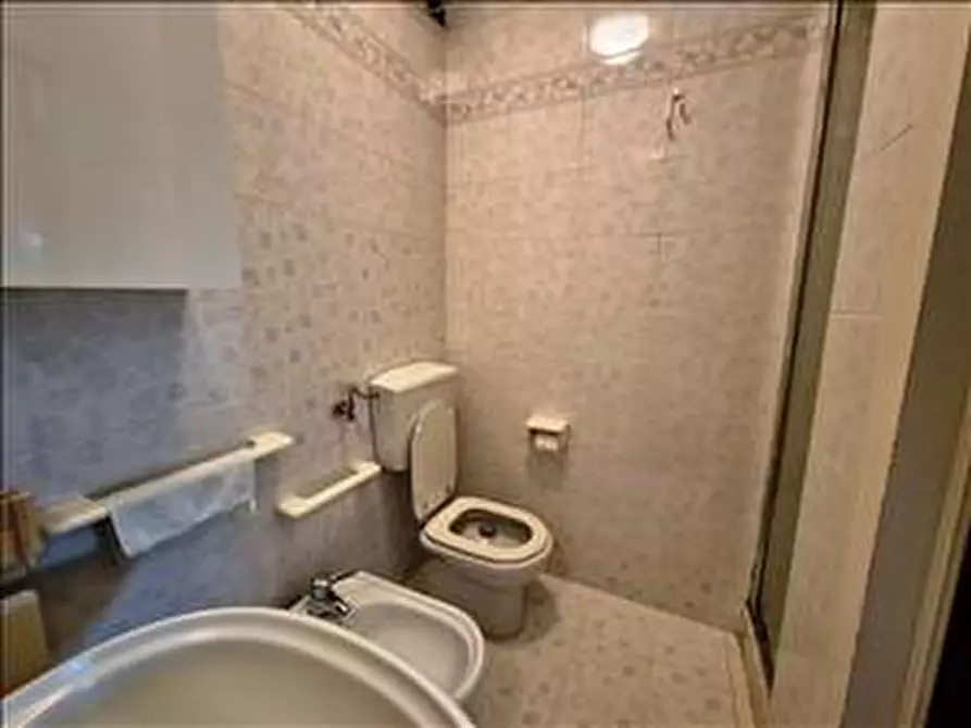 Immagine 21 di Appartamento in vendita  a Siena