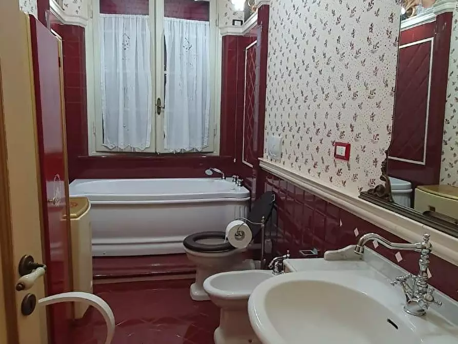 Immagine 27 di Villa in vendita  a Altopascio