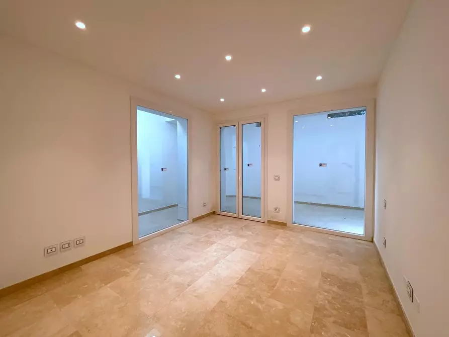 Immagine 32 di Appartamento in vendita  a Viareggio