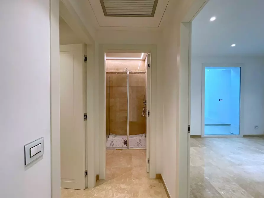 Immagine 31 di Appartamento in vendita  a Viareggio