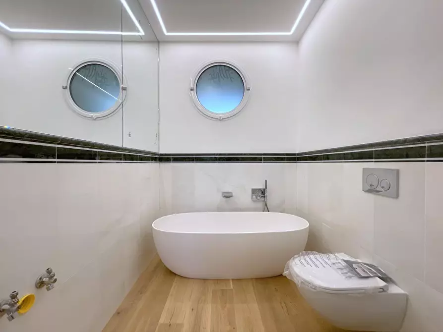 Immagine 22 di Appartamento in vendita  a Viareggio