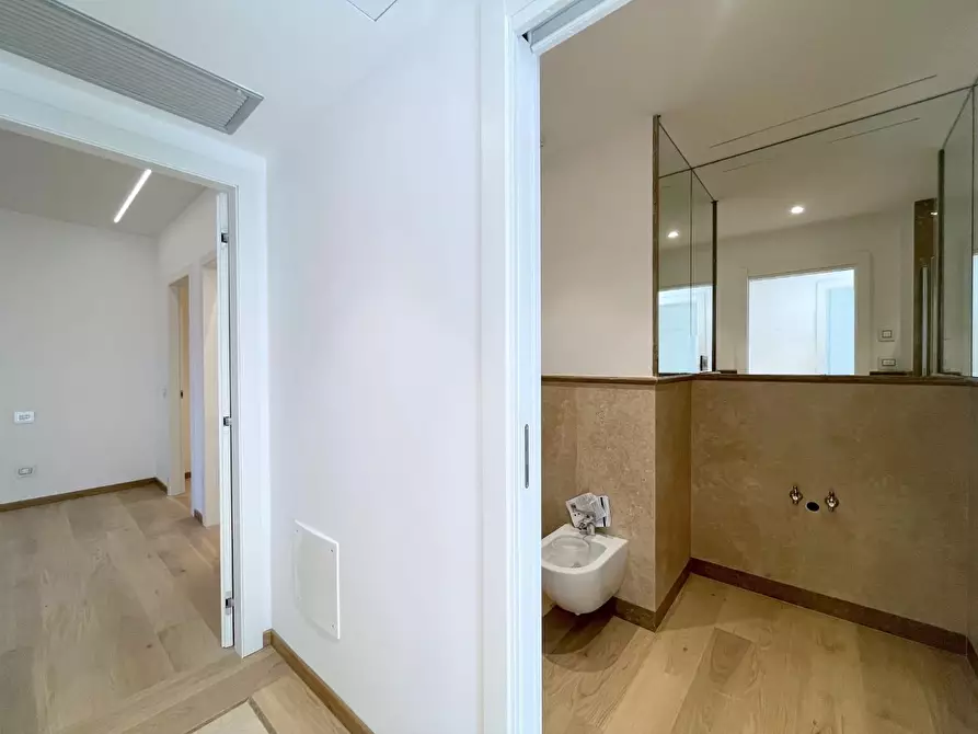 Immagine 12 di Appartamento in vendita  a Viareggio