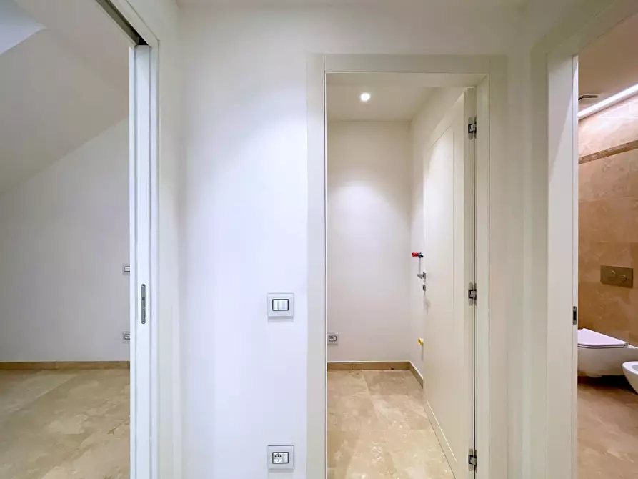 Immagine 35 di Appartamento in vendita  a Viareggio