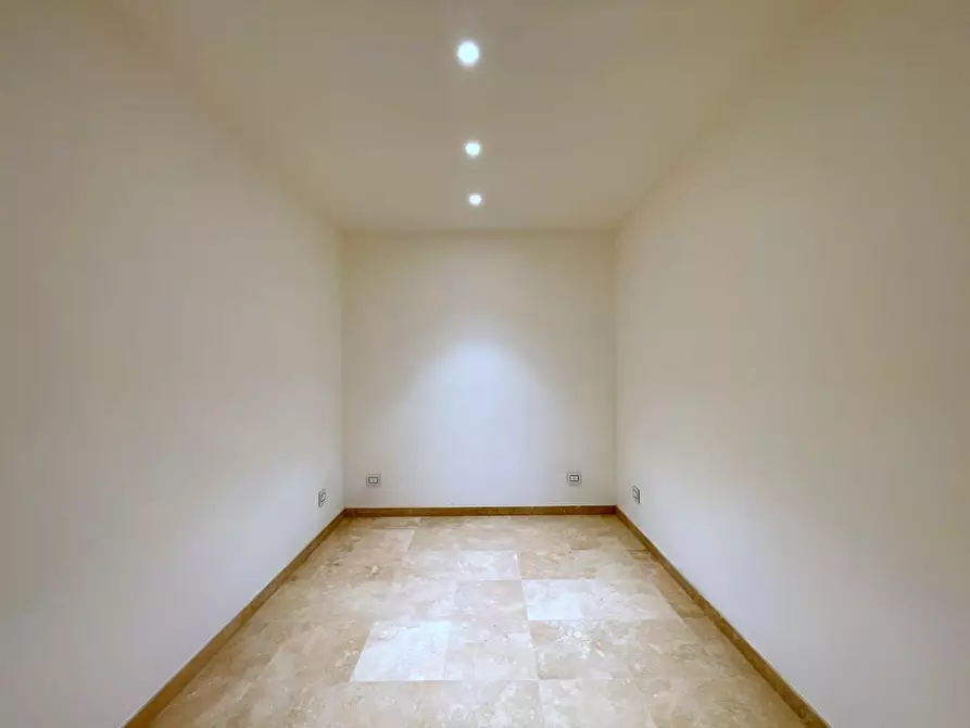 Immagine 40 di Appartamento in vendita  a Viareggio