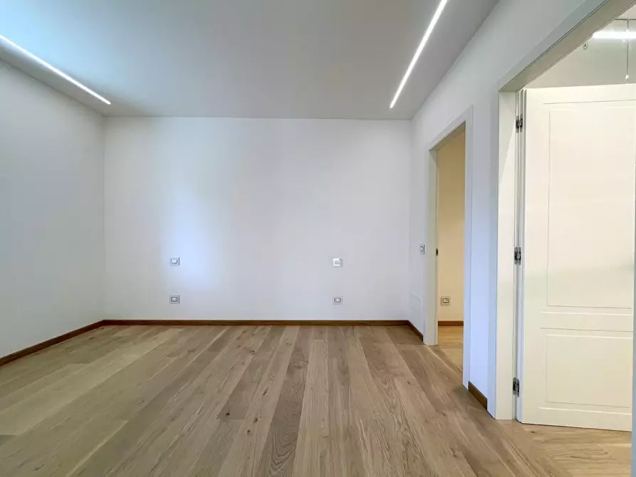 Immagine 15 di Appartamento in vendita  a Viareggio