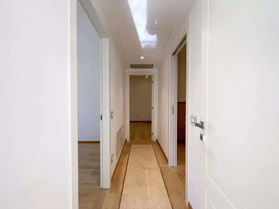 Immagine 7 di Appartamento in vendita  a Viareggio