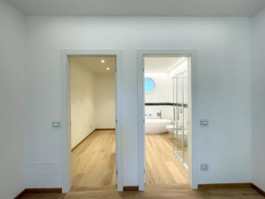 Immagine 18 di Appartamento in vendita  a Viareggio