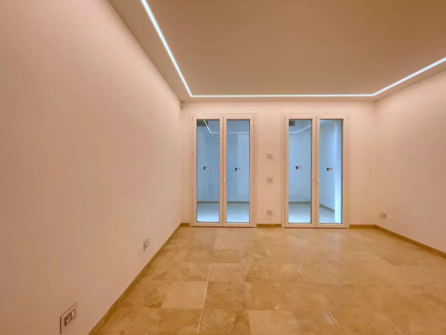 Immagine 27 di Appartamento in vendita  a Viareggio