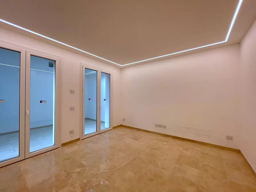 Immagine 28 di Appartamento in vendita  a Viareggio