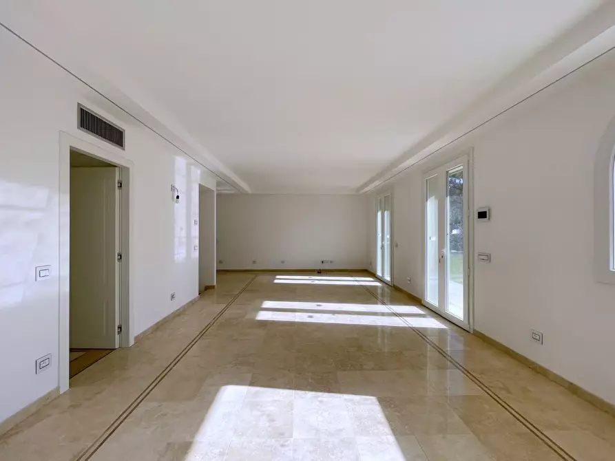 Immagine 6 di Appartamento in vendita  a Viareggio