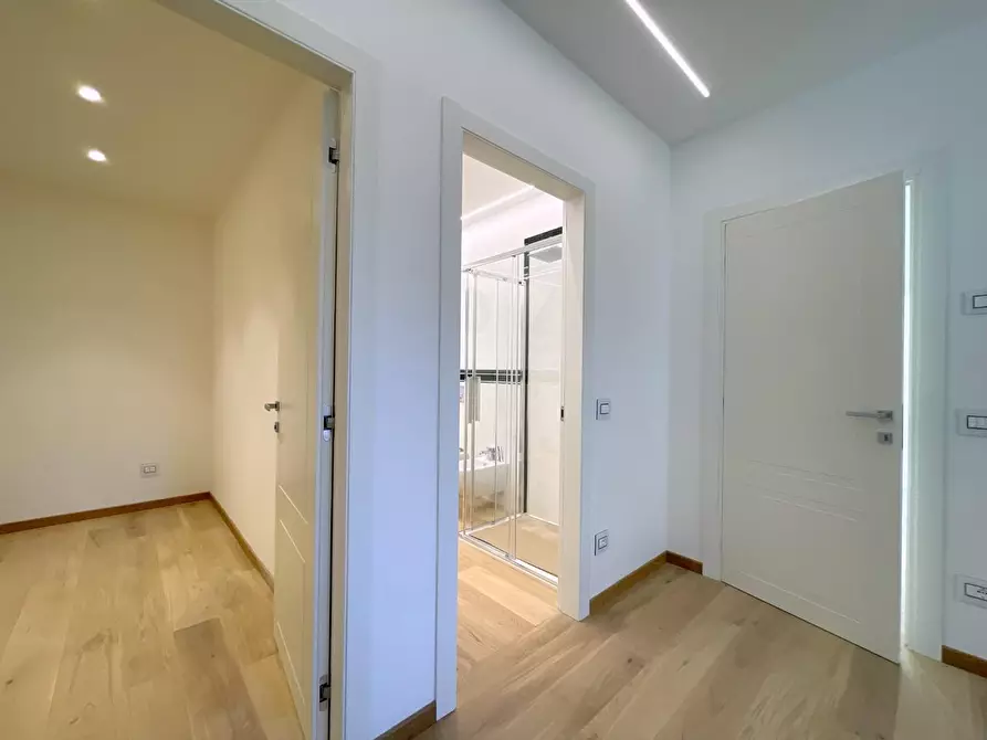 Immagine 20 di Appartamento in vendita  a Viareggio