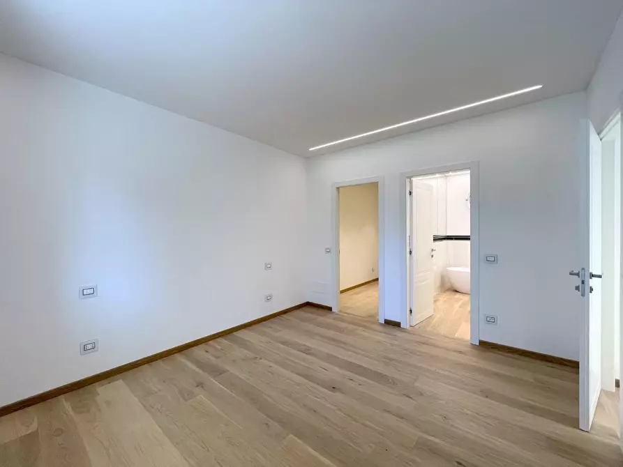 Immagine 16 di Appartamento in vendita  a Viareggio