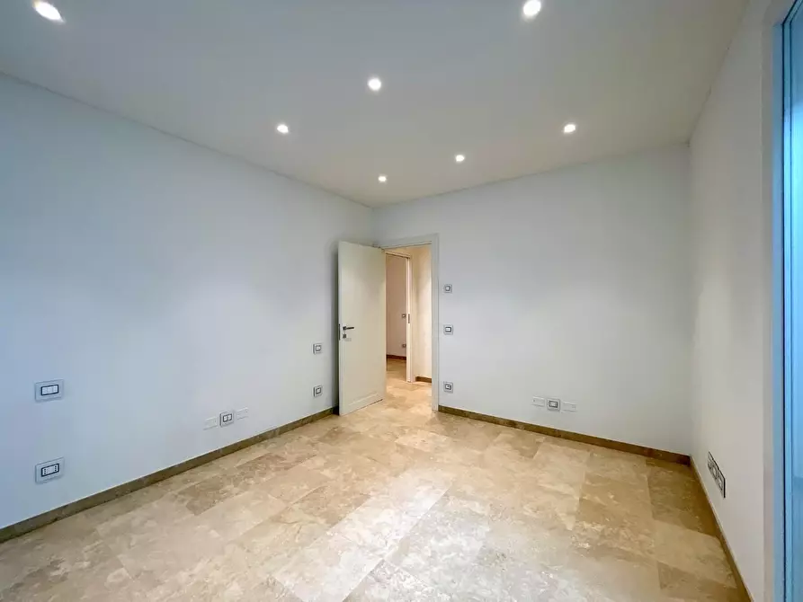 Immagine 34 di Appartamento in vendita  a Viareggio