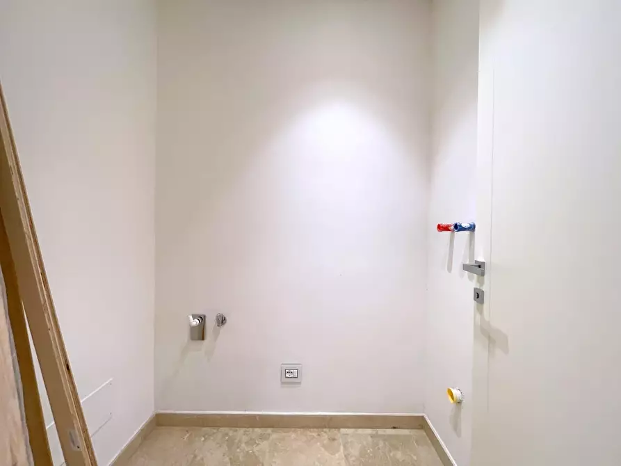 Immagine 37 di Appartamento in vendita  a Viareggio