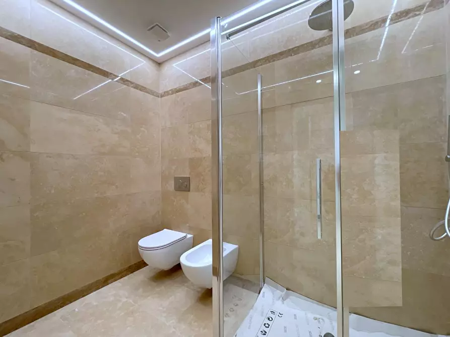 Immagine 36 di Appartamento in vendita  a Viareggio