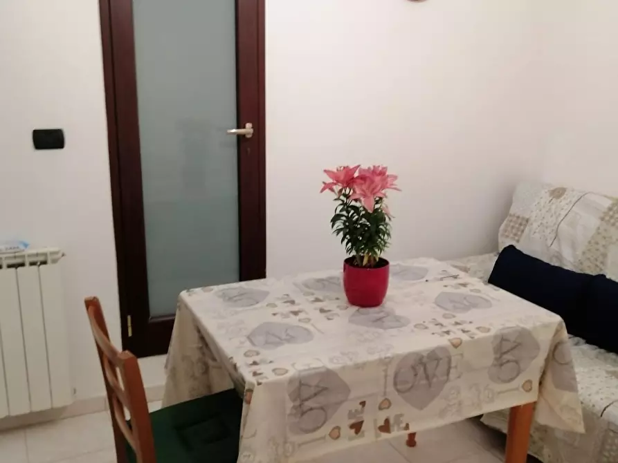 Immagine 2 di Appartamento in affitto  a Carrara