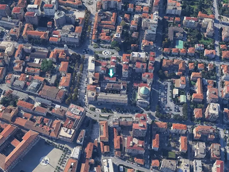 Immagine 2 di Negozio in vendita  a Massa