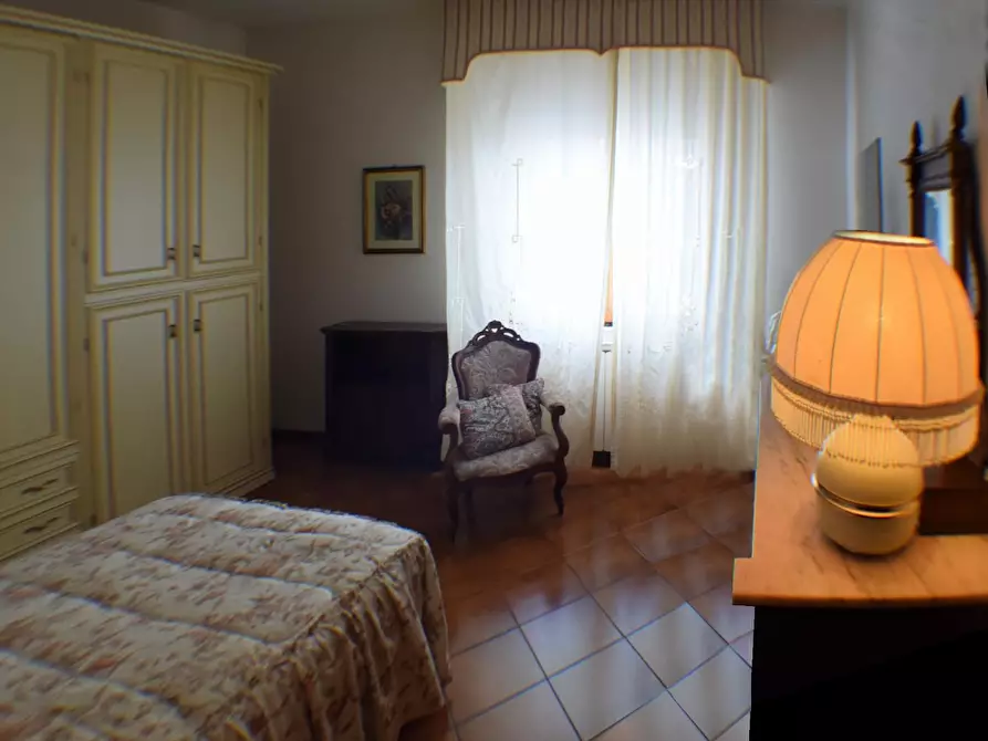 Immagine 11 di Appartamento in vendita  a Siena