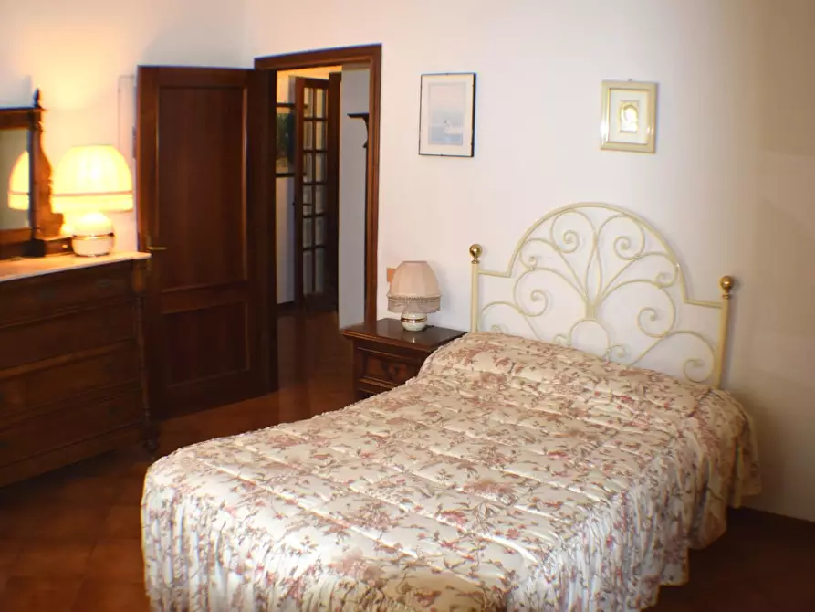 Immagine 12 di Appartamento in vendita  a Siena