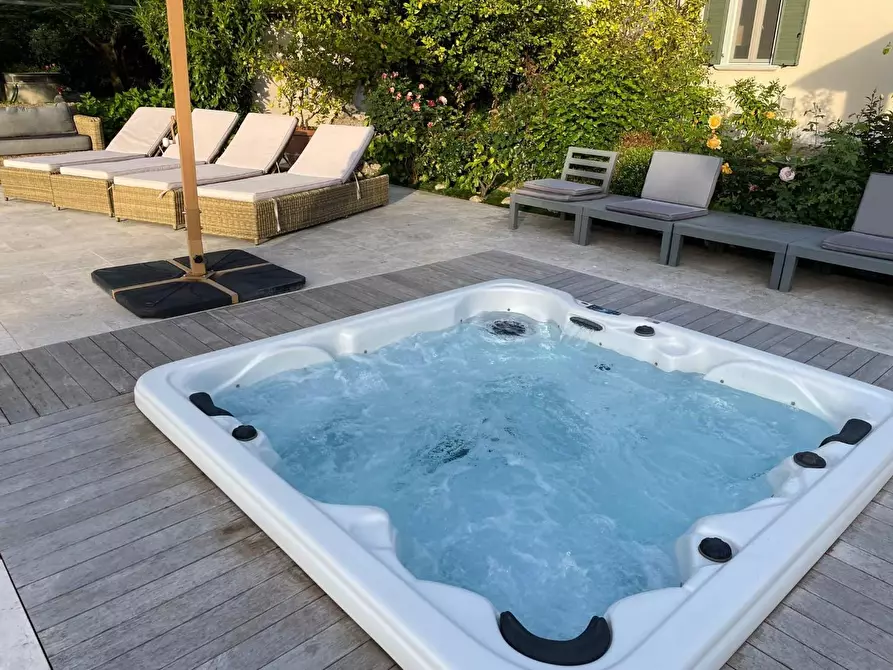 Immagine 32 di Villa in affitto  a Forte Dei Marmi