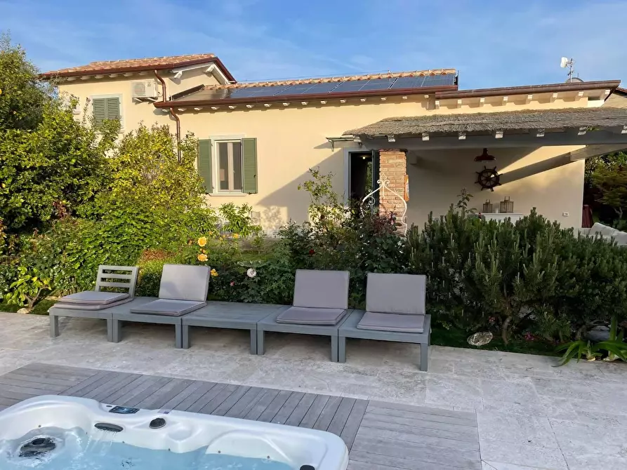 Immagine 4 di Villa in affitto  a Forte Dei Marmi