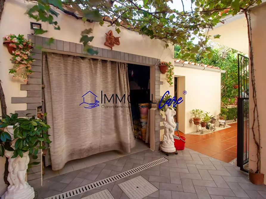 Immagine 32 di Appartamento in vendita  a Livorno