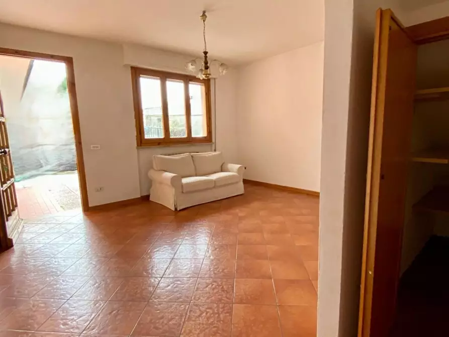 Immagine 1 di Villetta a schiera in vendita  a Viareggio