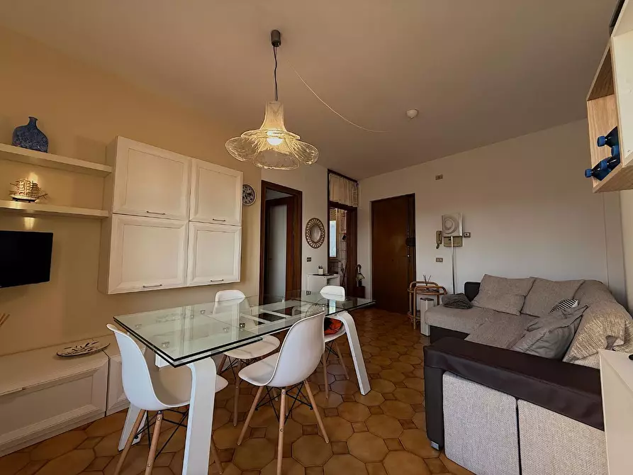 Immagine 1 di Appartamento in vendita  a Viareggio