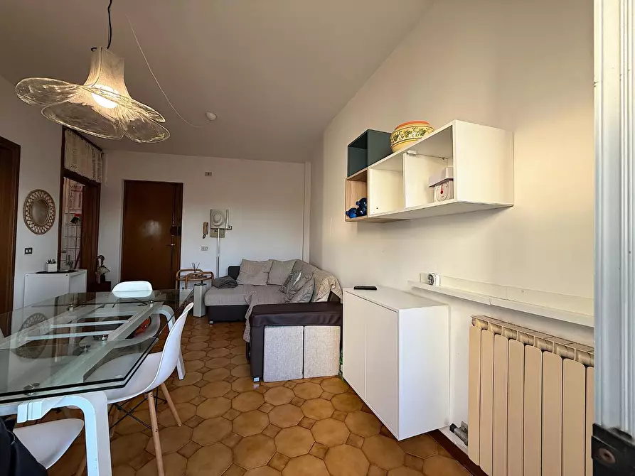 Immagine 6 di Appartamento in vendita  a Viareggio