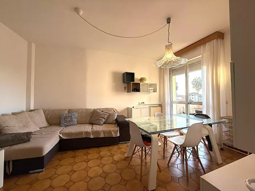 Immagine 2 di Appartamento in vendita  a Viareggio