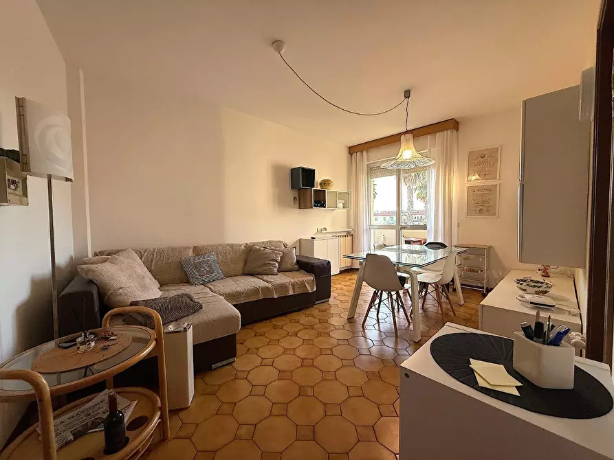 Immagine 5 di Appartamento in vendita  a Viareggio