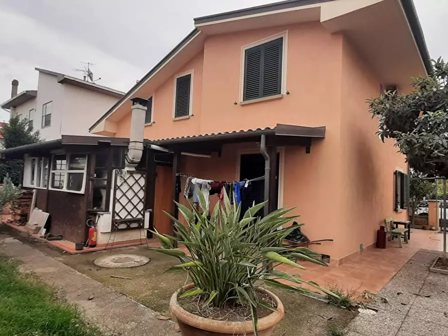 Immagine 1 di Villa in vendita  a Rosignano Marittimo
