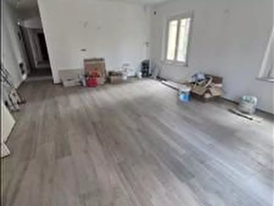 Immagine 2 di Appartamento in vendita  a Siena