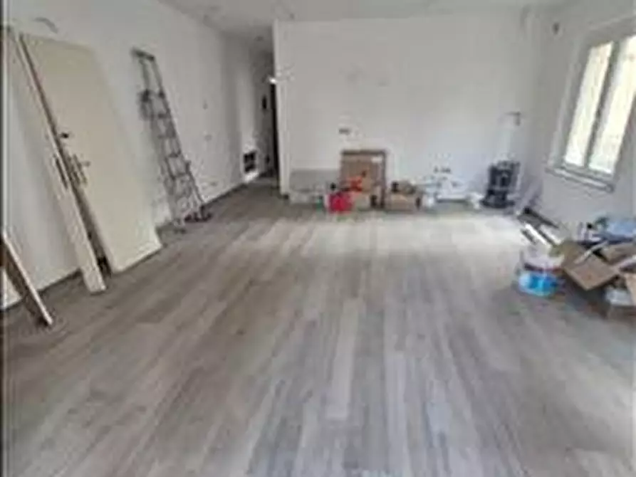 Immagine 3 di Appartamento in vendita  a Siena