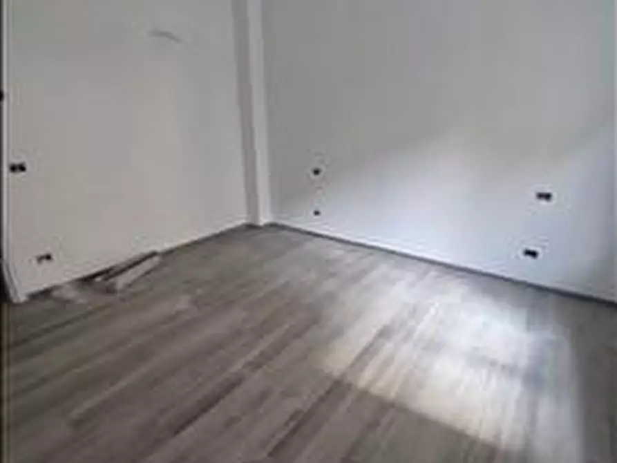 Immagine 10 di Appartamento in vendita  a Siena