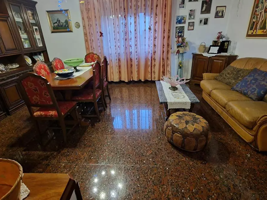 Immagine 2 di Appartamento in vendita  a Carrara