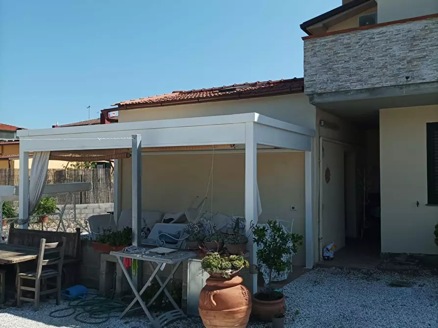 Immagine 2 di Casa semindipendente in vendita  a Collesalvetti