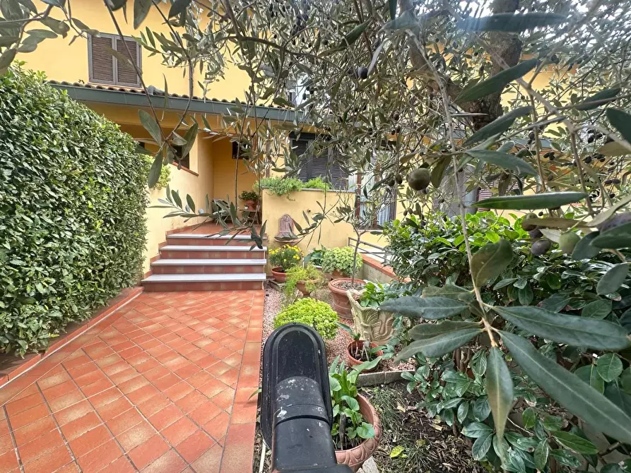 Immagine 48 di Villetta a schiera in vendita  a Campi Bisenzio