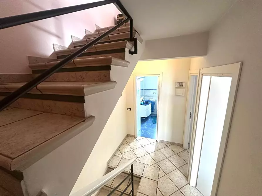 Immagine 18 di Villetta a schiera in vendita  a Campi Bisenzio