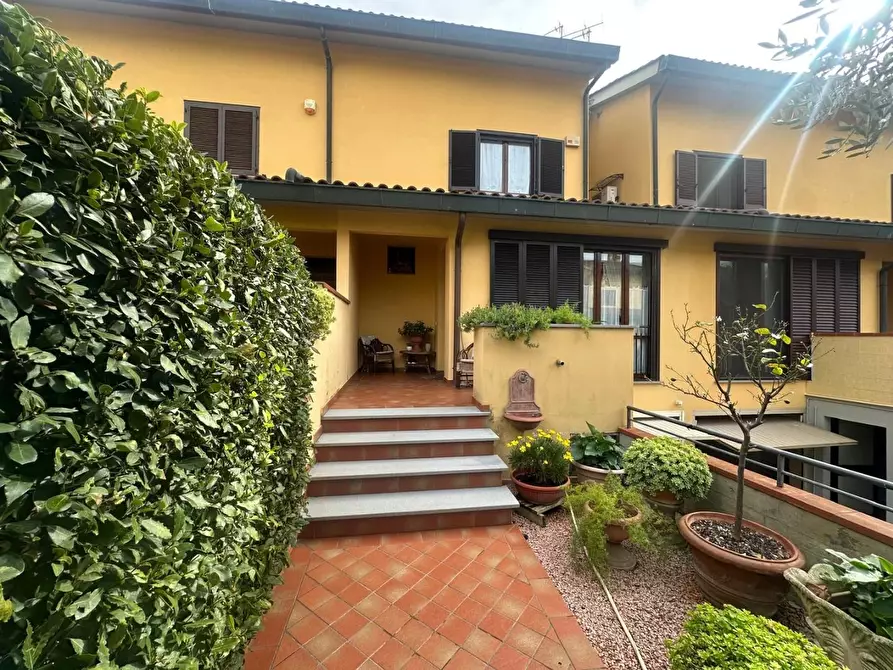 Immagine 36 di Villetta a schiera in vendita  a Campi Bisenzio