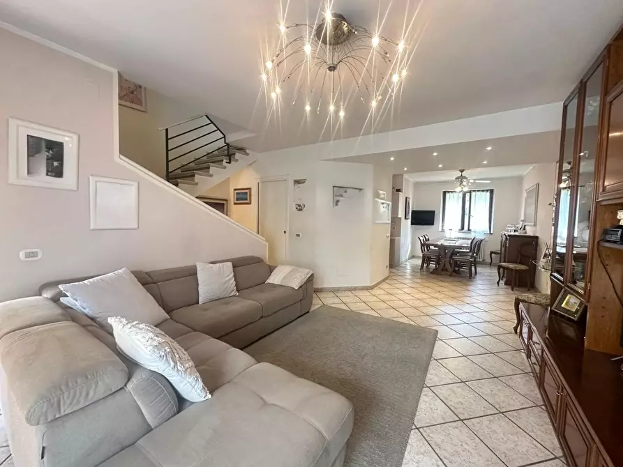 Immagine 4 di Villetta a schiera in vendita  a Campi Bisenzio