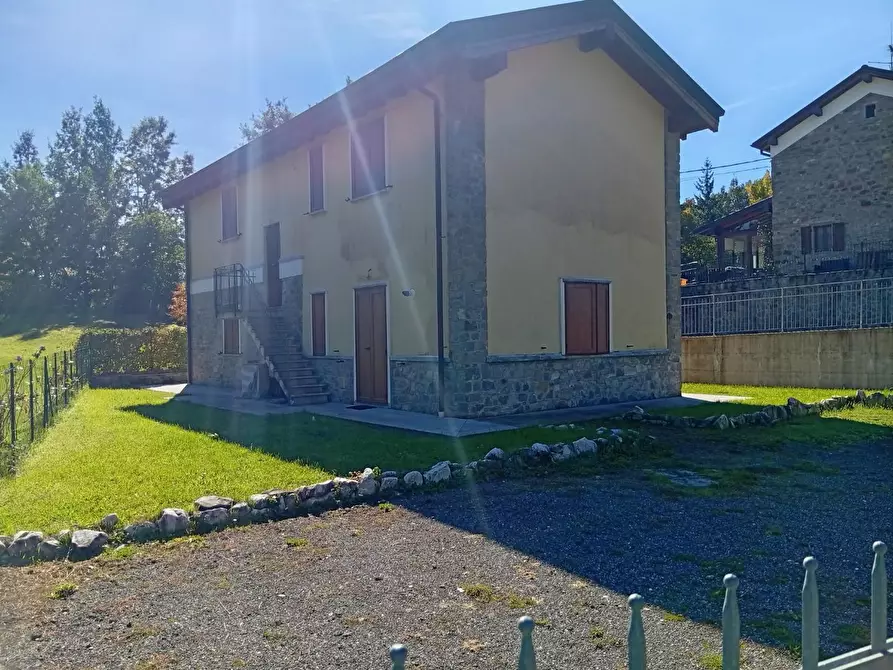 Immagine 2 di Casa indipendente in vendita  a Monchio Delle Corti