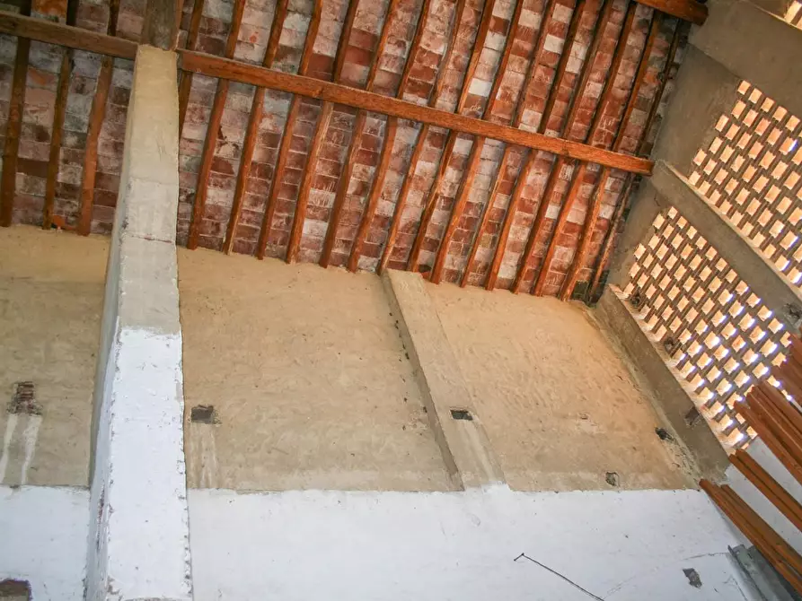 Immagine 15 di Casa colonica in vendita  a Empoli