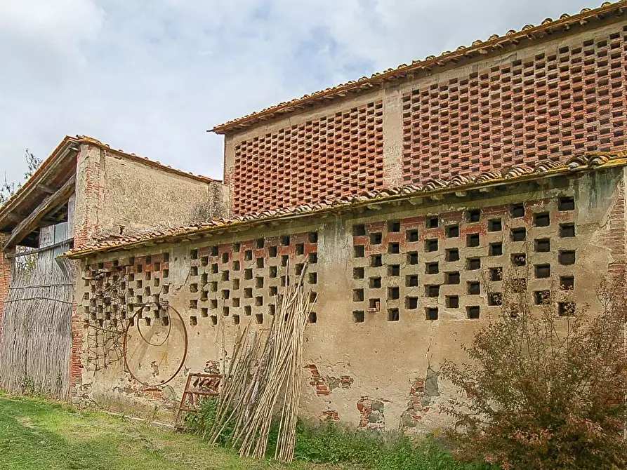 Immagine 2 di Casa colonica in vendita  a Empoli