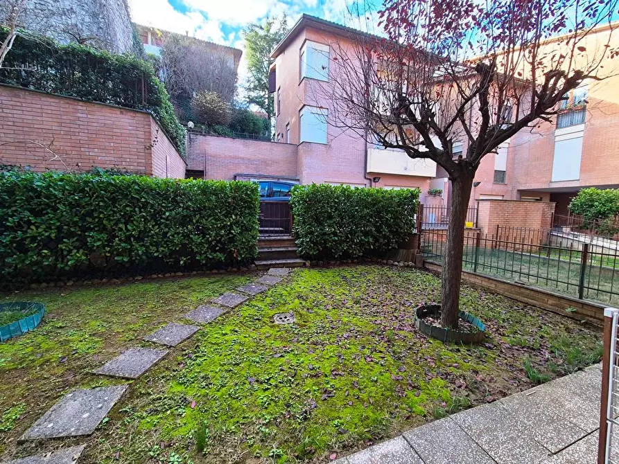 Immagine 1 di Appartamento in vendita  a Siena