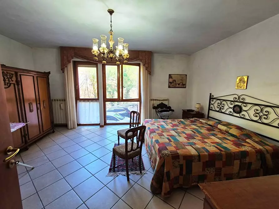 Immagine 13 di Appartamento in vendita  a Siena