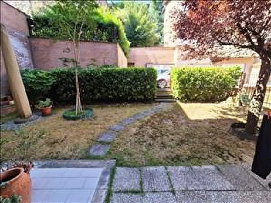 Immagine 11 di Appartamento in vendita  a Siena